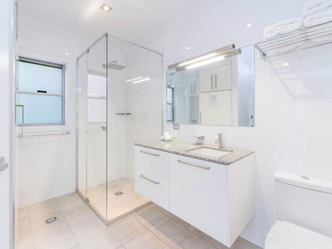 The Pilotage 2 - On Clarence Street - E Caravan Parks 1