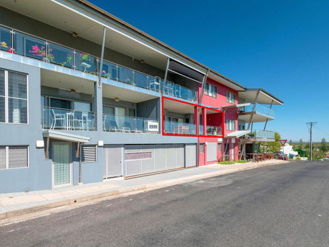The Pilotage 2 - On Clarence Street - E Caravan Parks 2