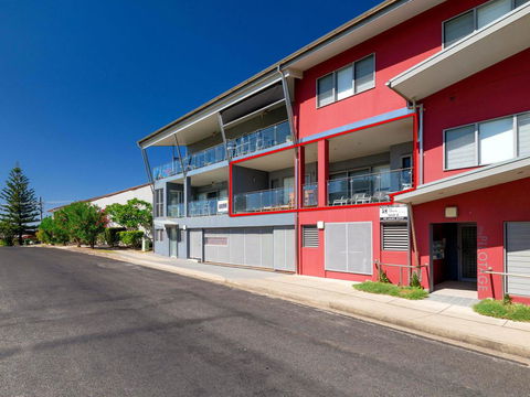The Pilotage 2 - On Clarence Street - E Caravan Parks 3