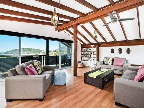 The Pole House - E Caravan Parks 3