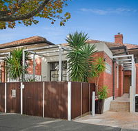 The Post Office Apartments - E Caravan Parks