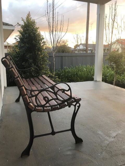 The Rested Guest 3 Bedroom Cottage West Wyalong - E Caravan Parks 2