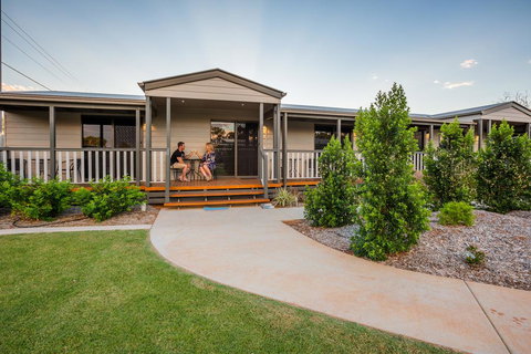The Rocks Motel - E Caravan Parks 0