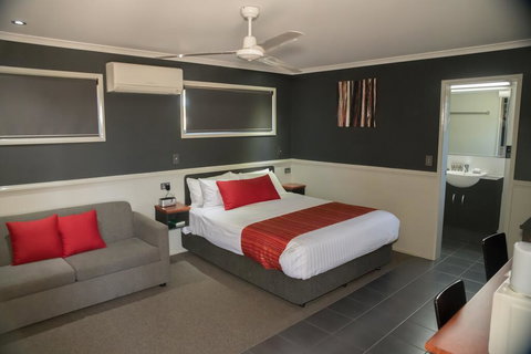 The Rocks Motel - E Caravan Parks 1