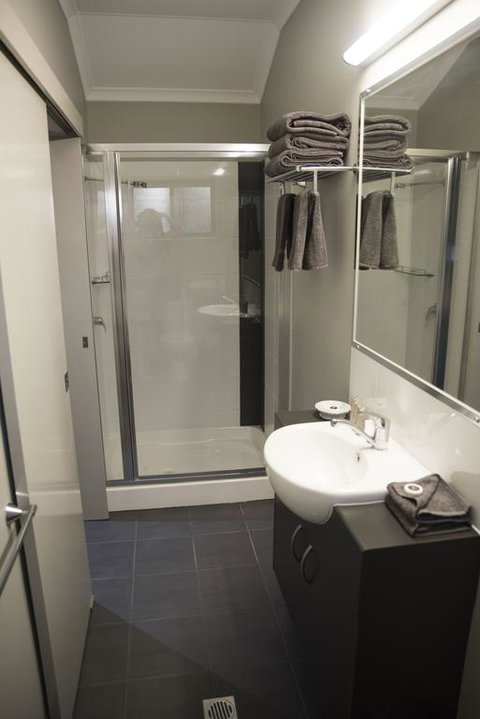 The Rocks Motel - E Caravan Parks 3