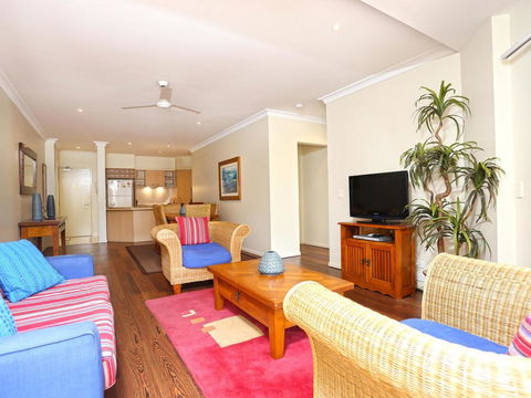 The Sands 2/20 Pacific Parade Opposite Beach Plus Air - E Caravan Parks 3