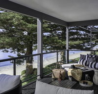 The Seaview - Designer Beachfront House - E Caravan Parks