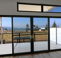 The Shore Break 6 Apartment - E Caravan Parks