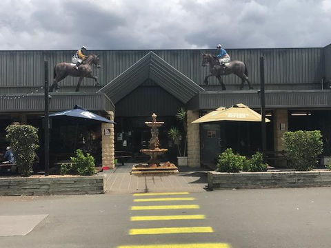 The Sportsman's Hotel - E Caravan Parks 0