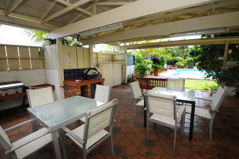The Tahitian Holiday Apartments - E Caravan Parks 2