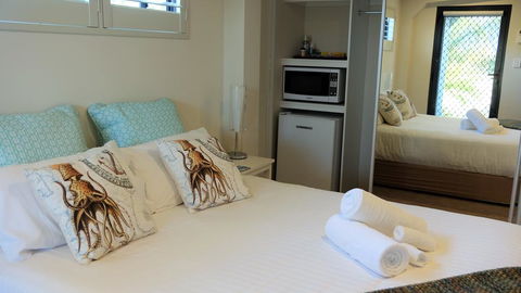 THE TIN SHED Couples Accommodation At Bay Of Fires - E Caravan Parks 3