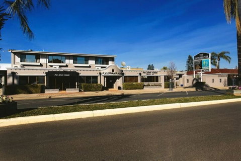 The Town House Motor Inn - E Caravan Parks 1