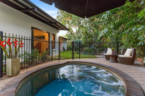 The Tropical Sanctuary - E Caravan Parks 0