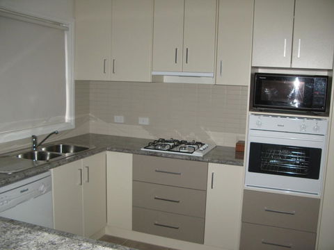 The Villa Kyabram - E Caravan Parks 2