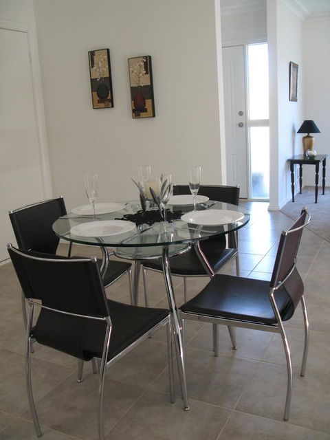 The Villa Kyabram - E Caravan Parks 3