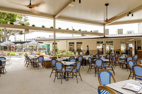 The Waterloo Bay Hotel - E Caravan Parks 2