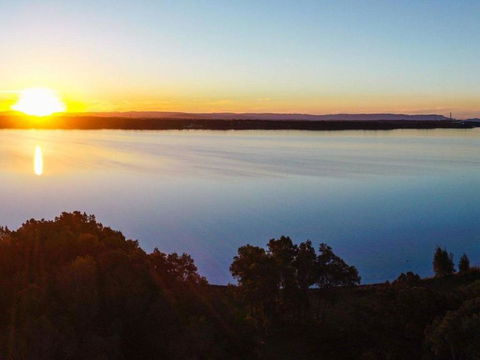 The Wharf House - Budgewoi - E Caravan Parks 2