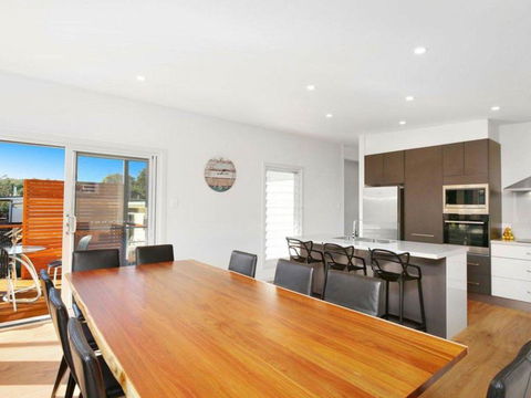 The Wharf House - Budgewoi - E Caravan Parks 0