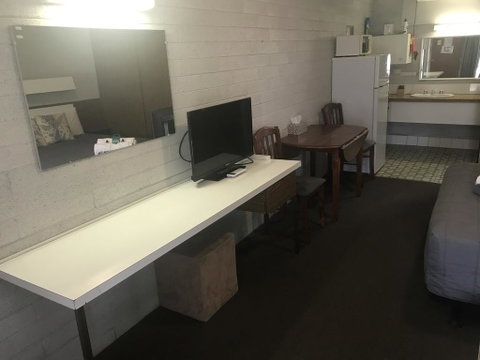 Thomas Lodge Motel - E Caravan Parks 2