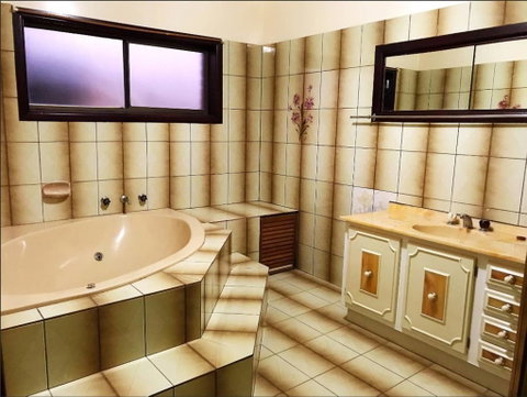 Thomastown Antique House En-suite Room - E Caravan Parks 1