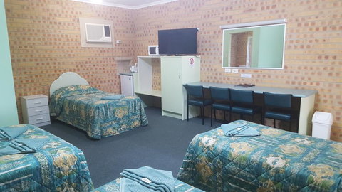 Tiaro Motor Inn - E Caravan Parks 3