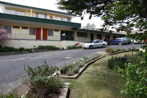 Titania Motel - E Caravan Parks 1
