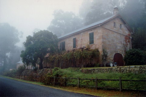 Tizzana Winery Bed And Breakfast - E Caravan Parks 0