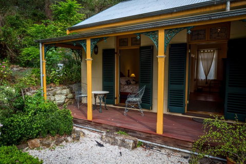 Tizzana Winery Bed And Breakfast - E Caravan Parks 3
