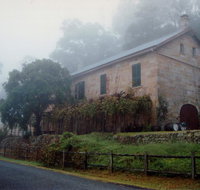 Tizzana Winery Bed and Breakfast - E Caravan Parks