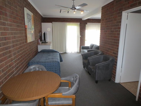 Tocumwal Golf Resort - E Caravan Parks 1