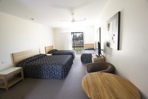 Tocumwal Golf Resort - E Caravan Parks 2