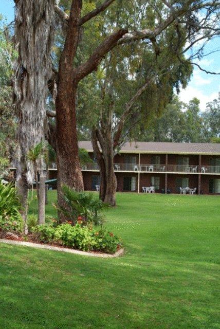 Tocumwal Golf Resort - E Caravan Parks 3