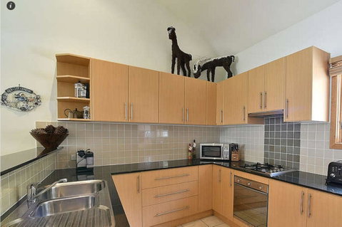 Tomarlin Views 2 - E Caravan Parks 3