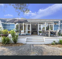 Toot Toot  50s Classic Beach House with Bungalow - E Caravan Parks