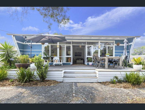 Toot Toot ! 50s Classic Beach House With Bungalow - E Caravan Parks 0