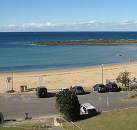 Toowoon Beach View 3br Villa 4 just steps to beach with views - E Caravan Parks