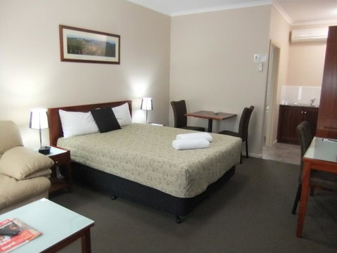 Top Of The Town Motel - E Caravan Parks 2