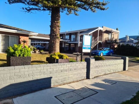 Town House Motor Inn - E Caravan Parks 2