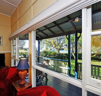 Traditional Three Bedroom Home with Water Views - E Caravan Parks