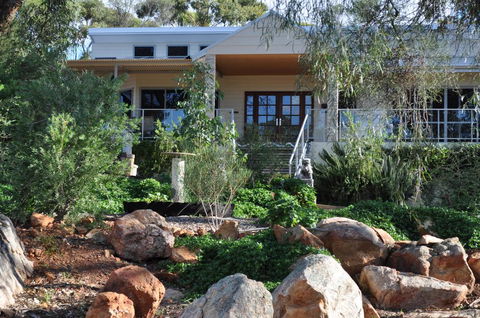 Tree Lodge - E Caravan Parks 0