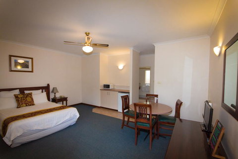 Tree Top Walk Motel - E Caravan Parks 3