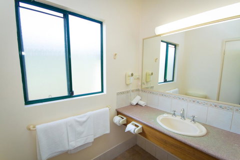 Tree Top Walk Motel - E Caravan Parks 1