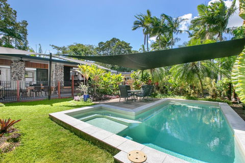 Tropical House, Pool And Extra Bungalow, 4 Bedrooms - E Caravan Parks 1