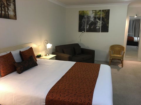 Tuckerbox Motor Inn - E Caravan Parks 0