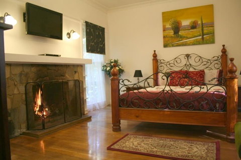 Tudor Cottages - E Caravan Parks 0