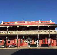 Tumut Star Hotel - E Caravan Parks