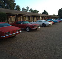 Tumut Valley Motel - E Caravan Parks