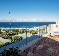 Tuscan inspired townhouse minutes from the beach - E Caravan Parks