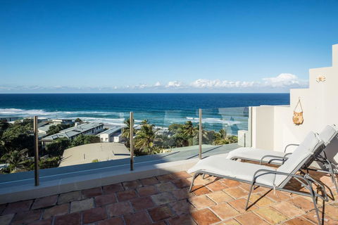 Tuscan Inspired Townhouse Minutes From The Beach - E Caravan Parks 1