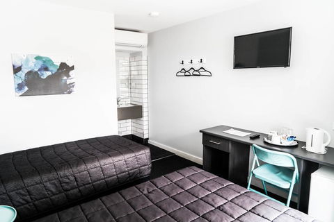 Twin Willows Hotel - E Caravan Parks 3